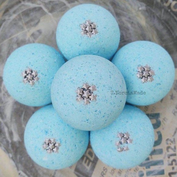 Dreamweaver Bath Bomb: Blue Kiwi - Picture 3 of 4